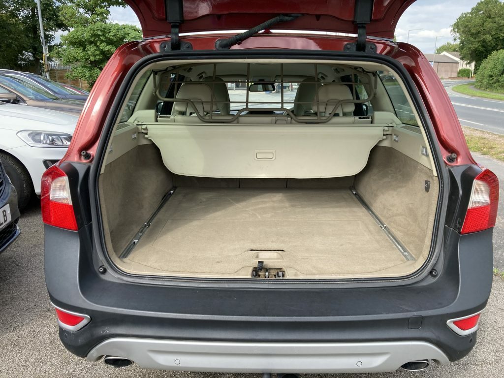 Volvo XC70 2.4L Se Lux White #13