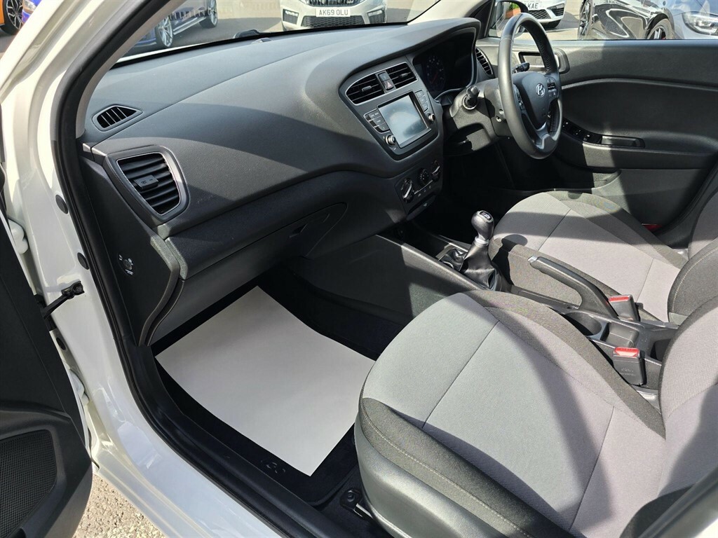 Hyundai I20 1.2 Se Launch Edition Euro 6 Ss White #6