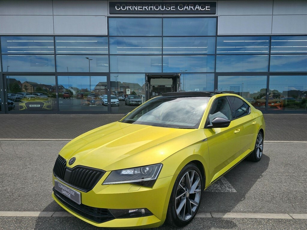 Skoda Superb Hatchback Green #3