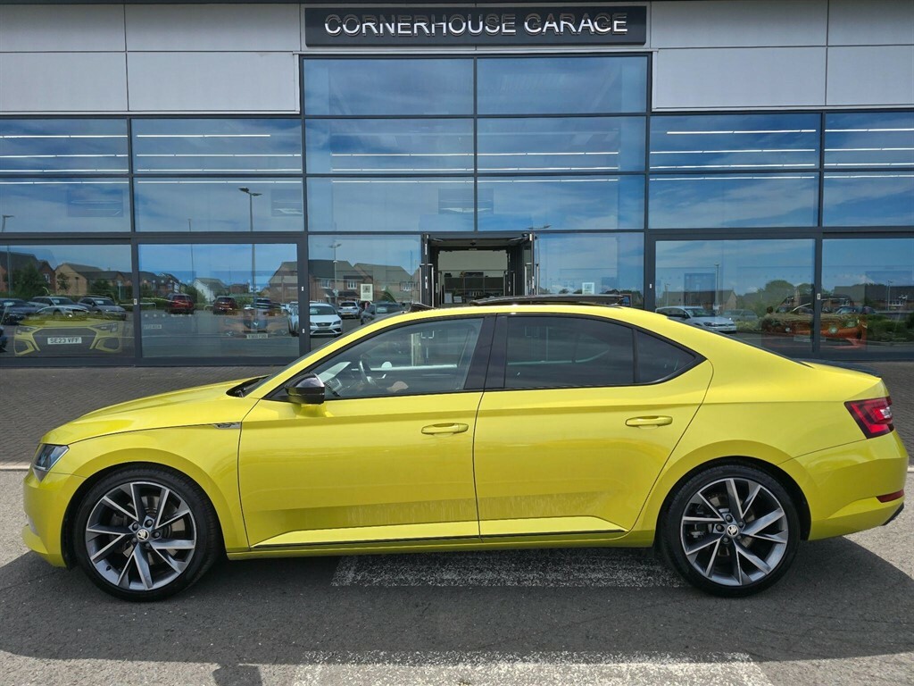 Skoda Superb Hatchback Green #4