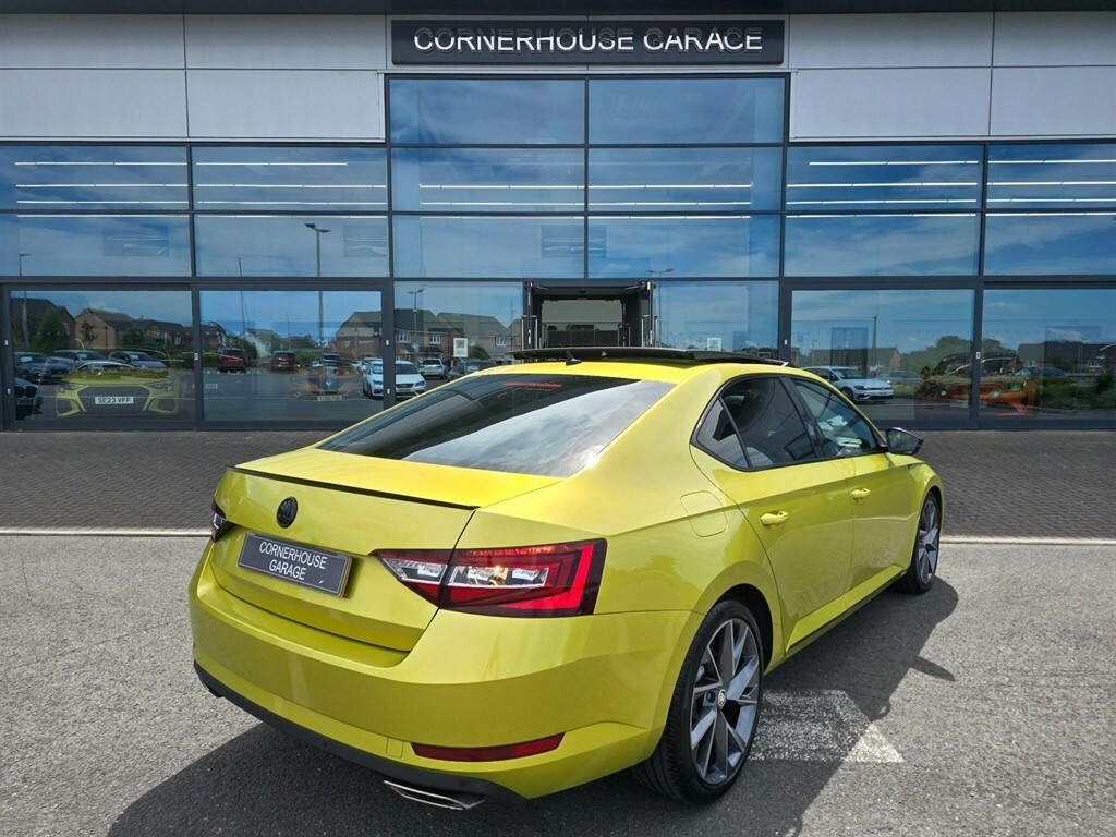 Skoda Superb Hatchback Green #5