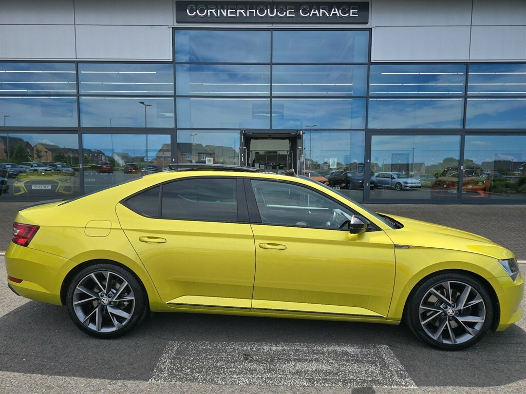 Skoda Superb Hatchback Green #6