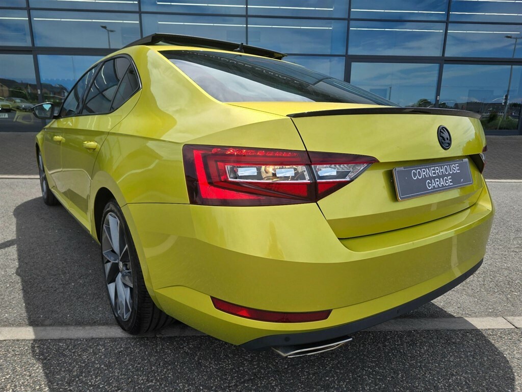 Skoda Superb Hatchback Green #2