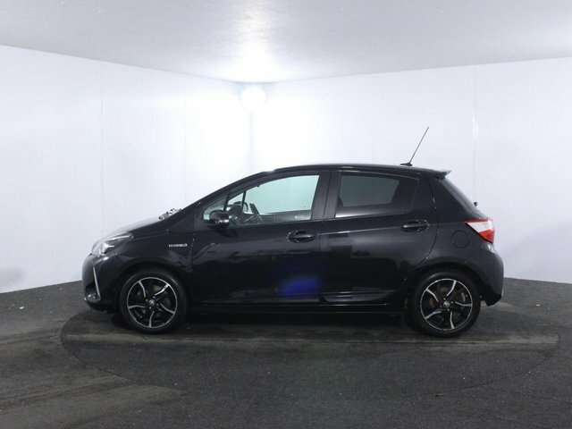 Toyota Yaris 1.5 Vvt-h Design Hatchback Hybrid E-cvt CK67UDM Black #4