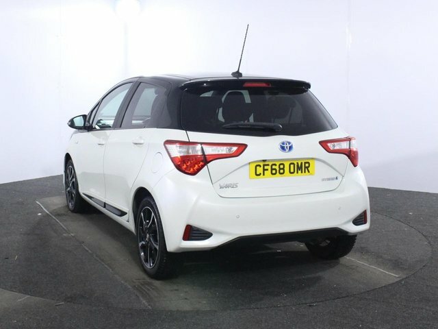 Toyota Yaris 1.5 Vvt-h Cyan Bi-tone Hatchback Hybrid CF68OMR White #5