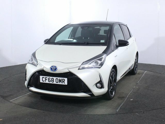 Toyota Yaris 1.5 Vvt-h Cyan Bi-tone Hatchback Hybrid CF68OMR White #3