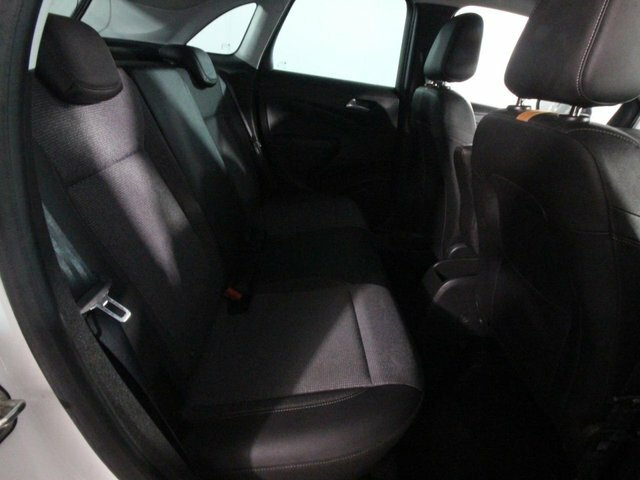 Vauxhall Crossland Sri Nav White #16