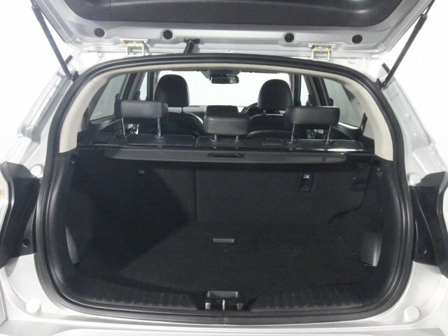 SsangYong Tivoli Hatchback Red #17