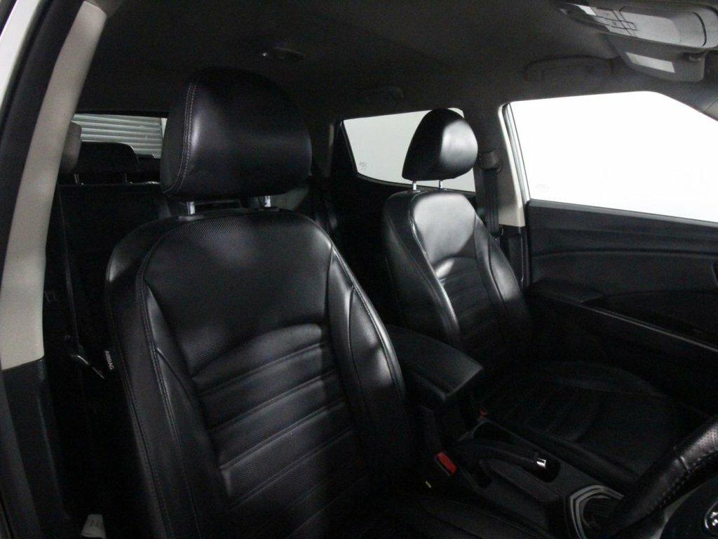 SsangYong Tivoli Hatchback Red #29