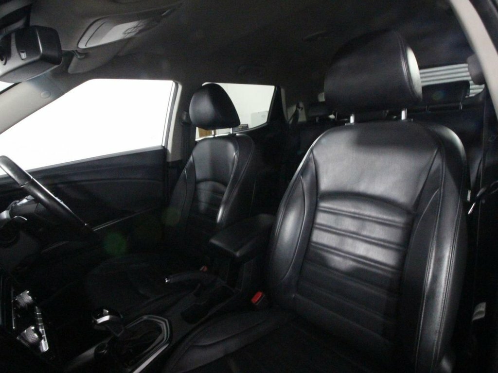 SsangYong Tivoli Hatchback Red #31