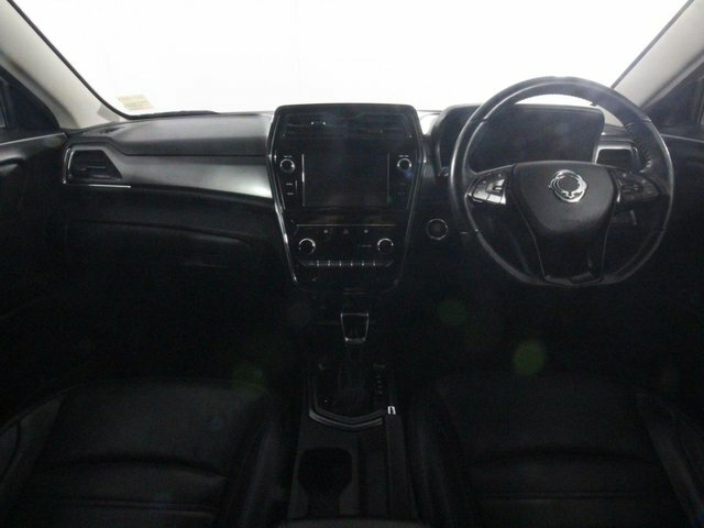 SsangYong Tivoli Hatchback Red #13
