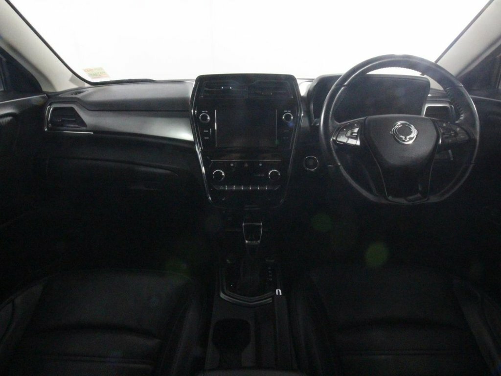 SsangYong Tivoli Hatchback Red #32