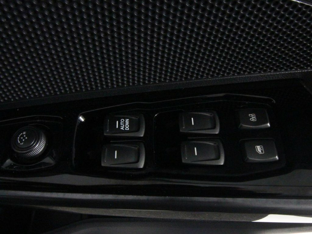 SsangYong Tivoli Hatchback Red #37