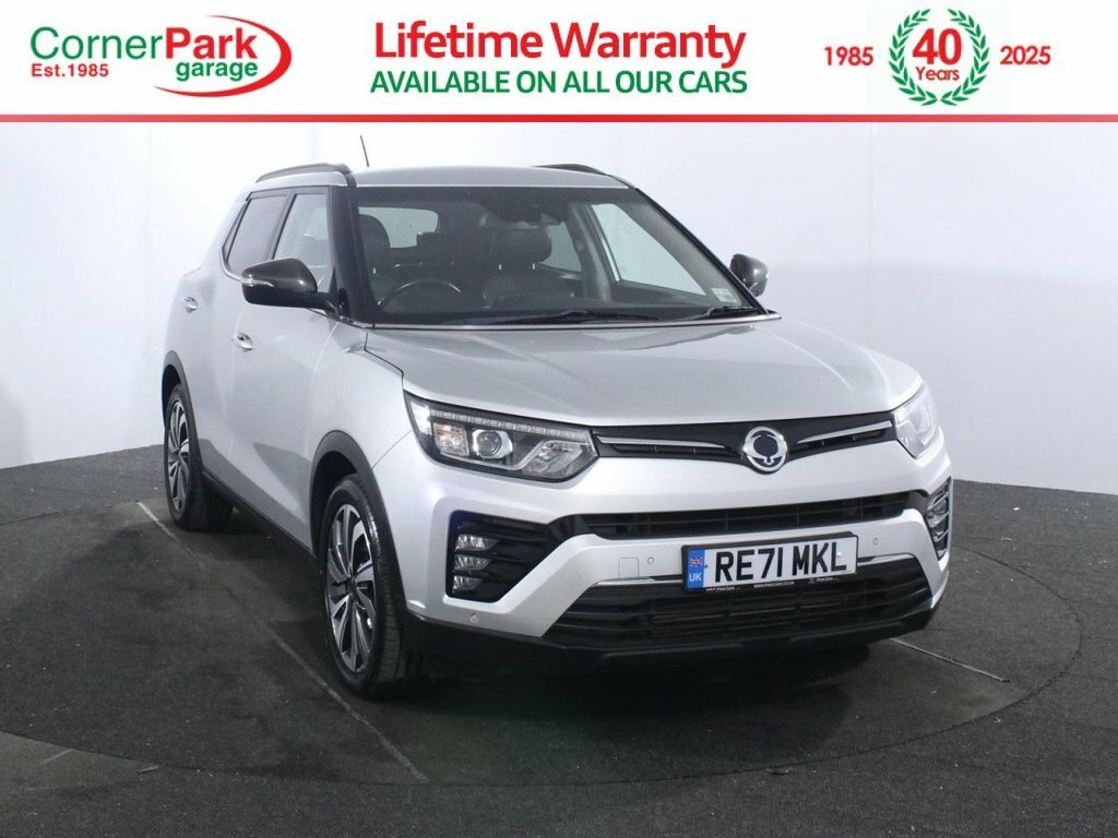 SsangYong Tivoli Hatchback Red #20
