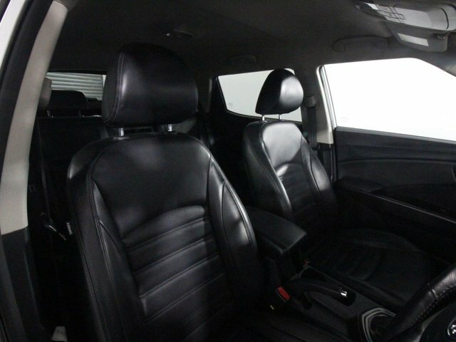 SsangYong Tivoli Hatchback Red #10