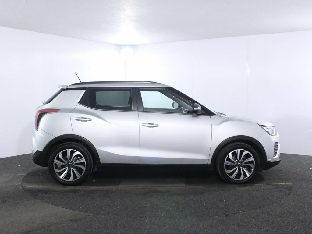 SsangYong Tivoli Hatchback Red #27