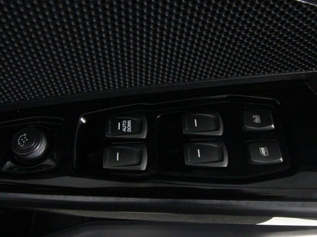 SsangYong Tivoli Hatchback Red #18