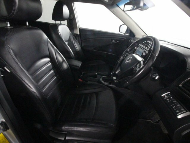 SsangYong Tivoli Hatchback Red #9