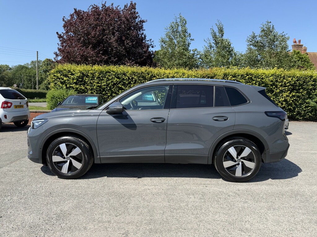 Volkswagen Tiguan Suv 1.5 Etsi Mhev Match 2024 GN74XWV Grey #4