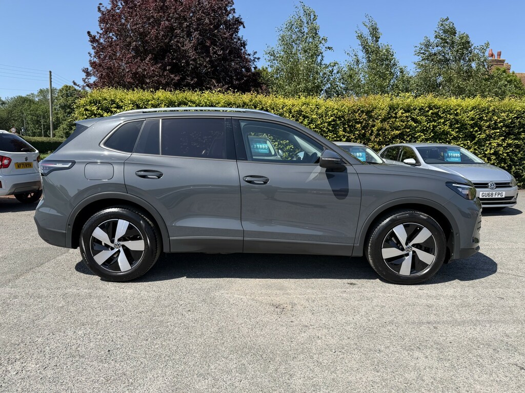 Volkswagen Tiguan Suv 1.5 Etsi Mhev Match 2024 GN74XWV Grey #5