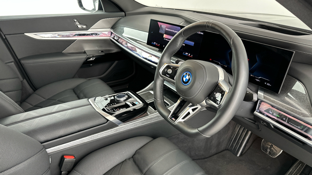 BMW i7 I7 Xdrive60 M Sport YJ74JPD Black #6
