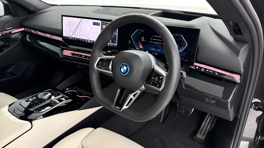 BMW 5 Series 530E M Sport Touring YF75DXH  #6