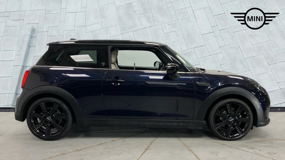 Mini Hatch 3-Door Hatch Cooper Exclusive VK72WLA Black #3