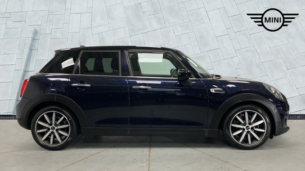 Mini Hatch 5-Door Hatch Cooper Exclusive VO70JYD Black #3
