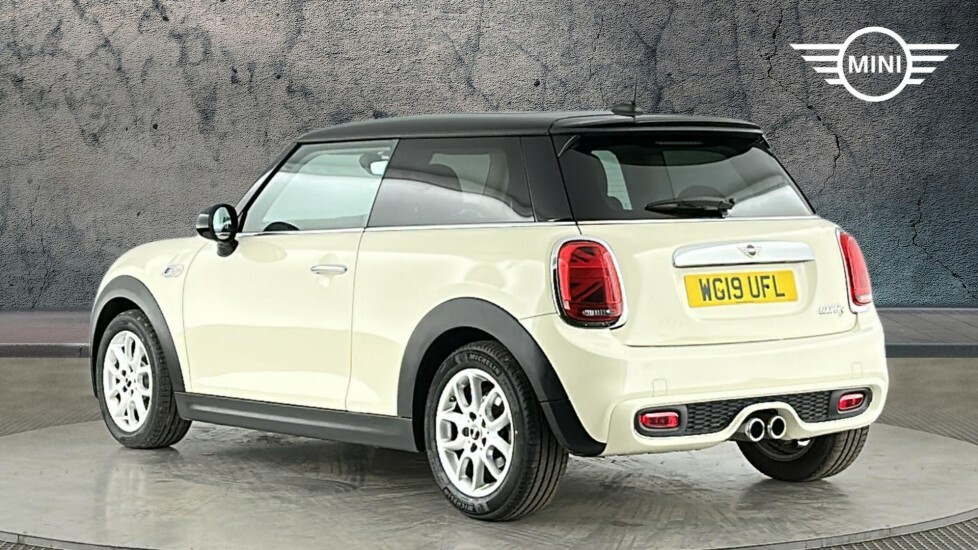 Mini Hatch 3-Door Hatch Cooper S Classic WG19UFL White #2