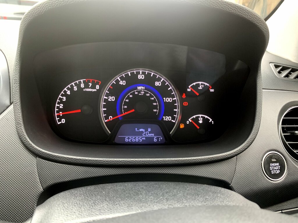 Hyundai I10 Red #18