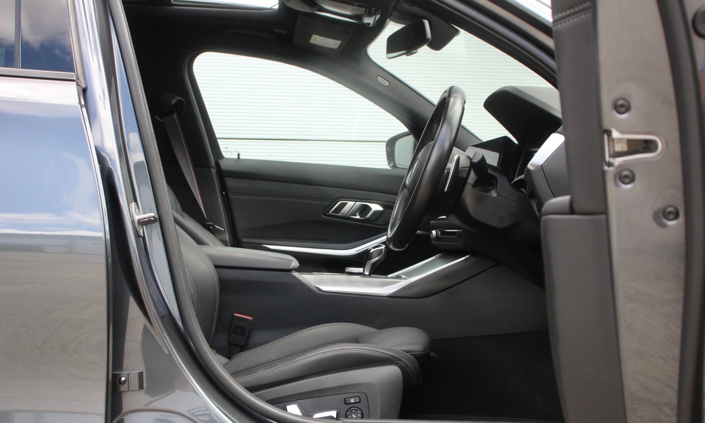 BMW 3 Series Automatic YB22BVM Grey #4
