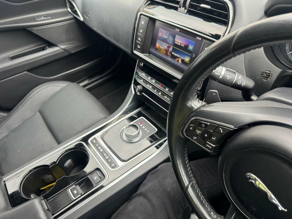 Jaguar XE Xe R-sport D Grey #7
