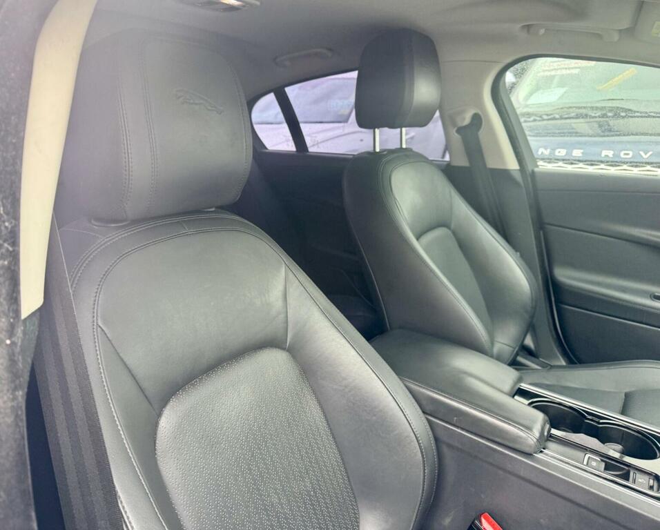 Jaguar XE Xe R-sport D Grey #10