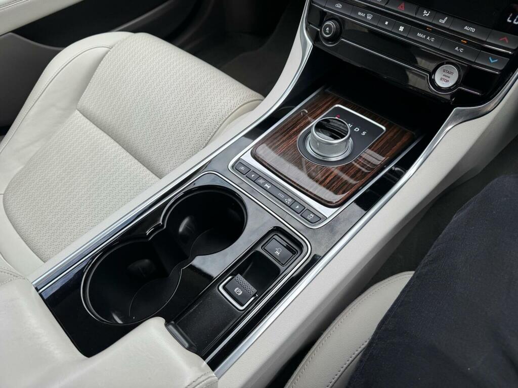 Jaguar XE 2.0D Se Euro 6 Ss White #109