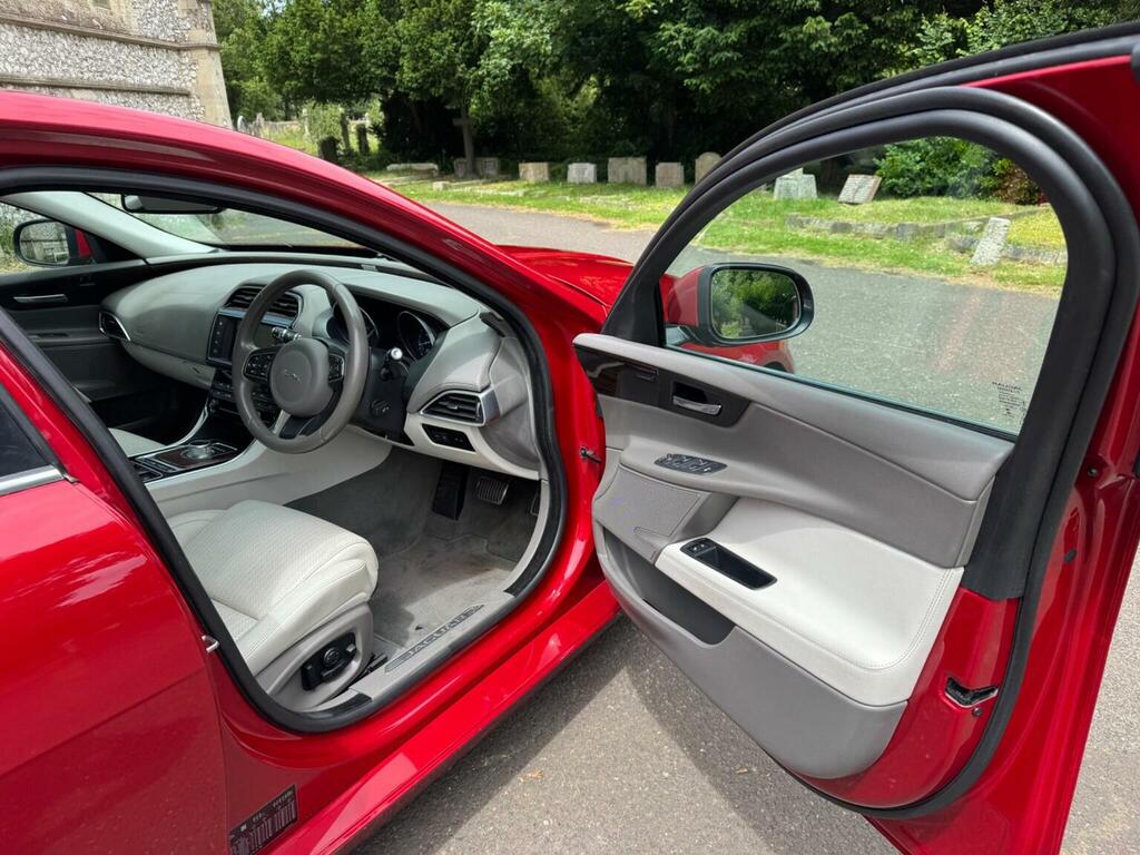 Jaguar XE 2.0D Se Euro 6 Ss White #131