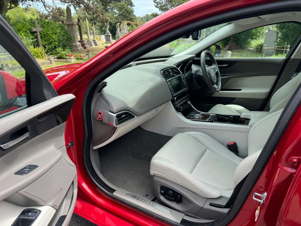 Jaguar XE 2.0D Se Euro 6 Ss White #77
