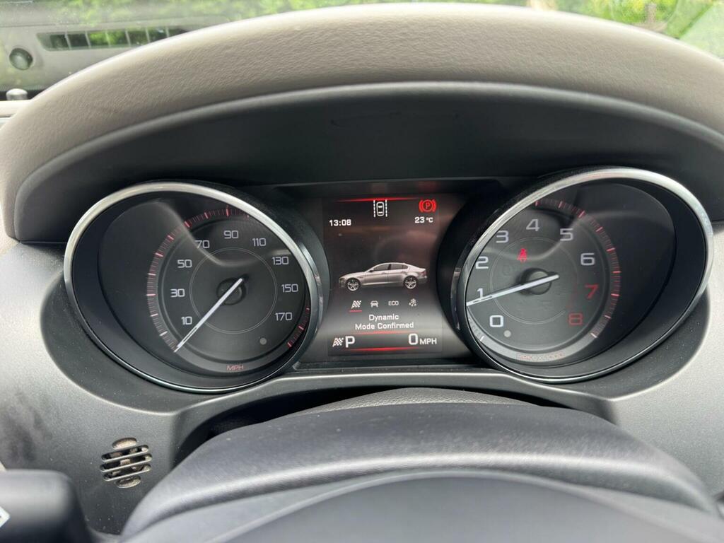 Jaguar XE 2.0D Se Euro 6 Ss White #151