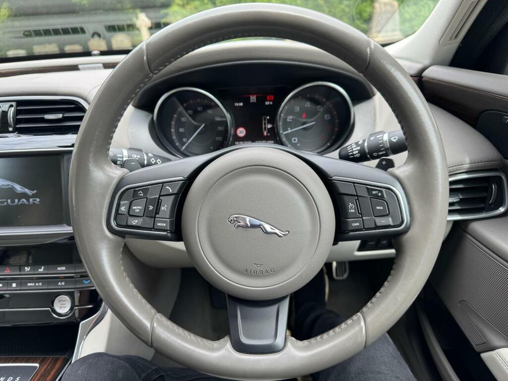 Jaguar XE 2.0D Se Euro 6 Ss White #163