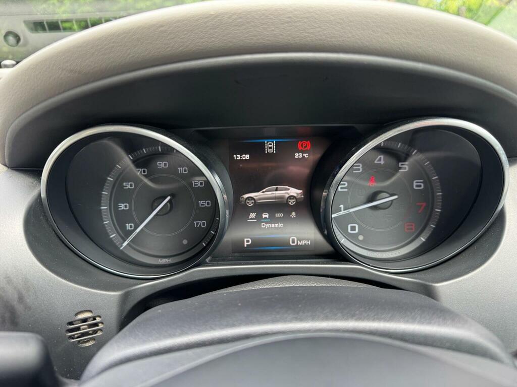 Jaguar XE 2.0D Se Euro 6 Ss White #152