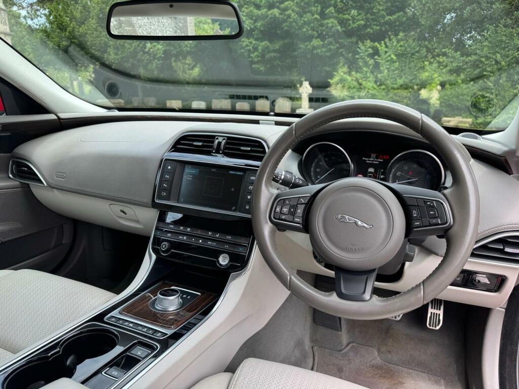 Jaguar XE 2.0D Se Euro 6 Ss White #174