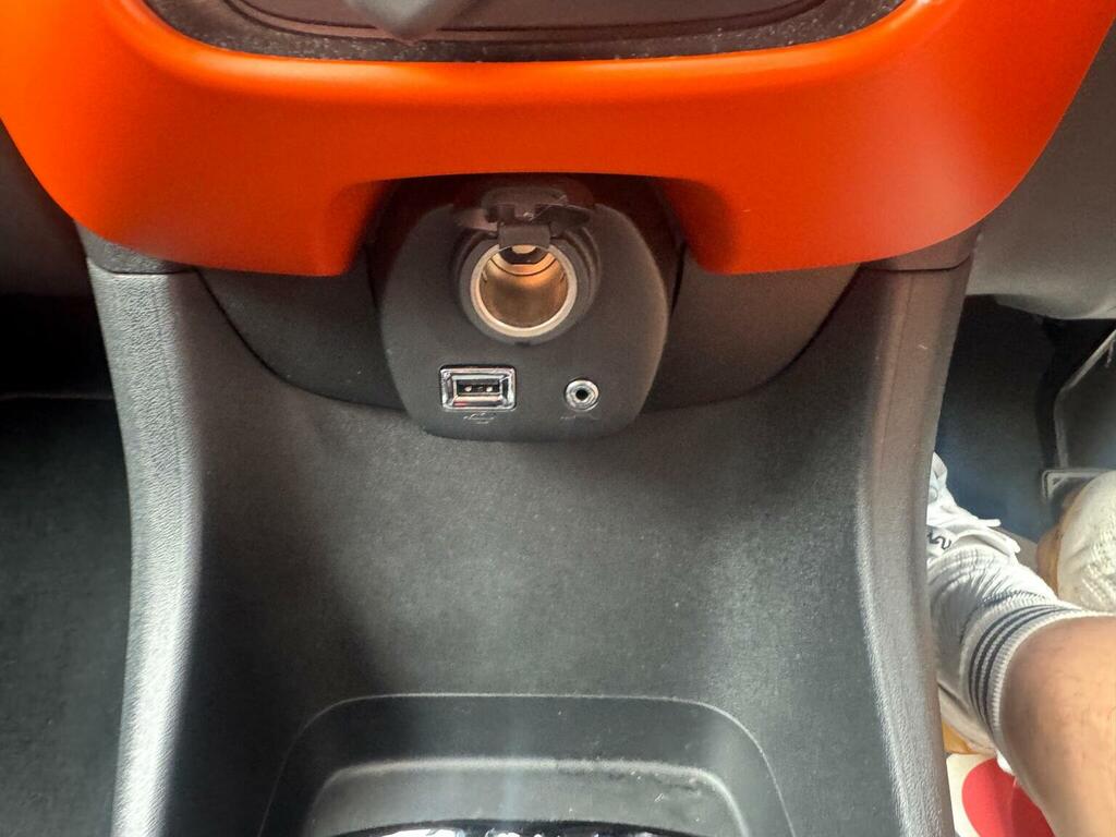 Citroen C1 1.0 Vti Flair Etg Hatchback White #32