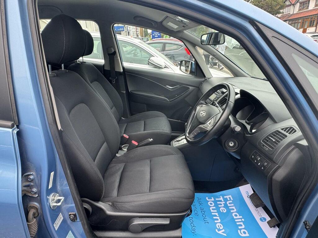 Hyundai Ix20 Active White #9