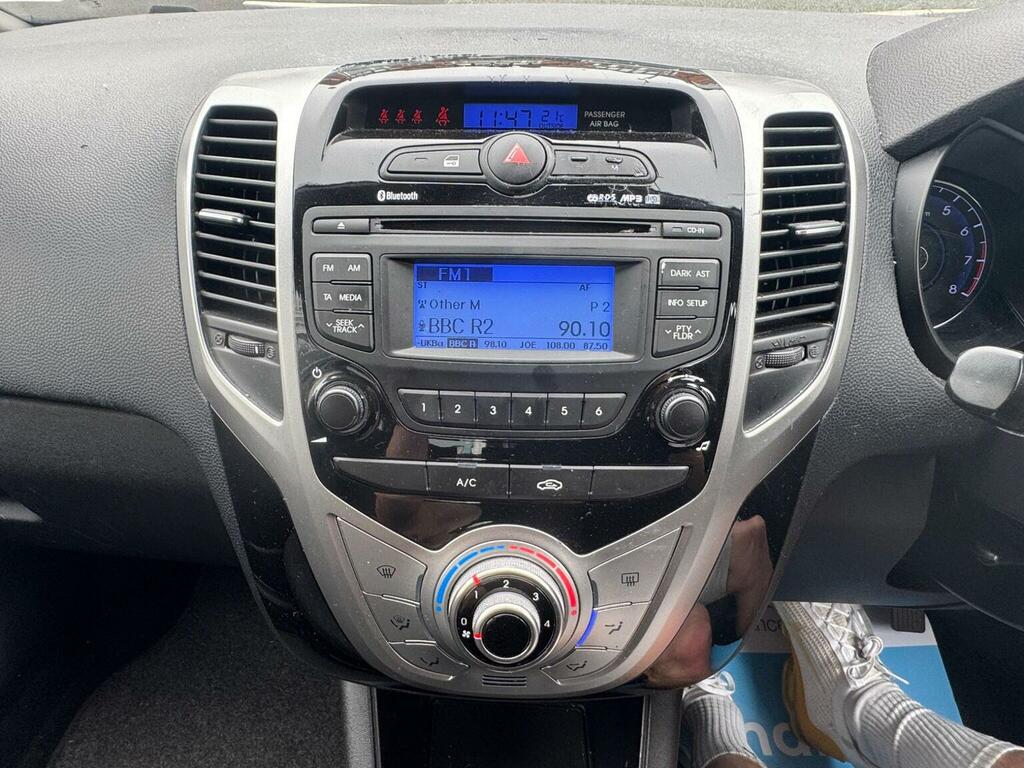Hyundai Ix20 Active White #17