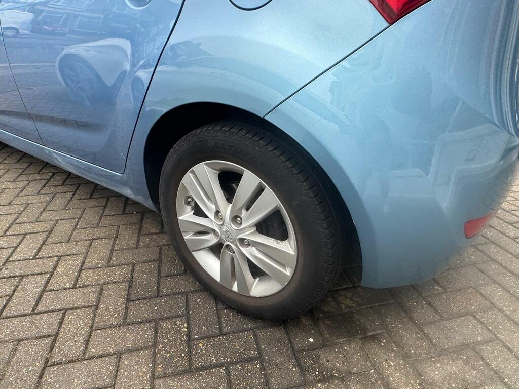 Hyundai Ix20 Active White #15