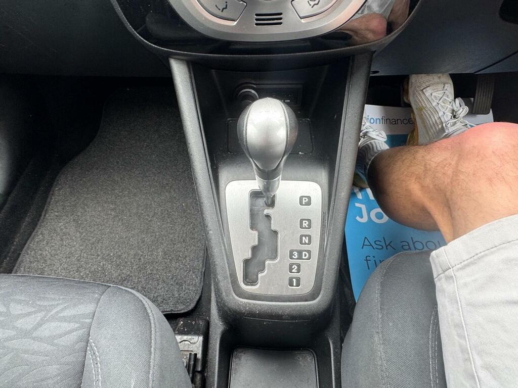 Hyundai Ix20 Active White #8