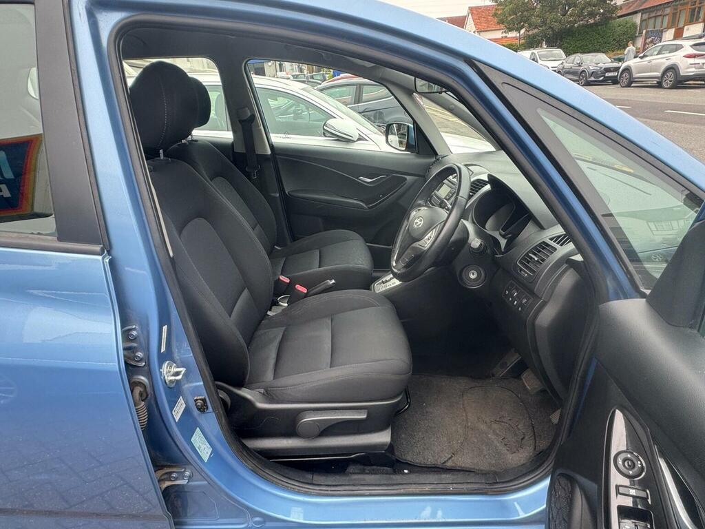 Hyundai Ix20 Active White #11