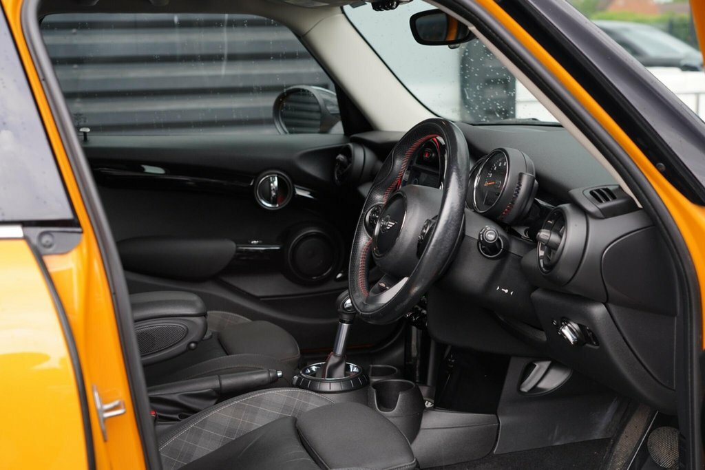 Mini Hatch 2.0 Cooper S Euro 6 Ss YK16MZR Orange #4