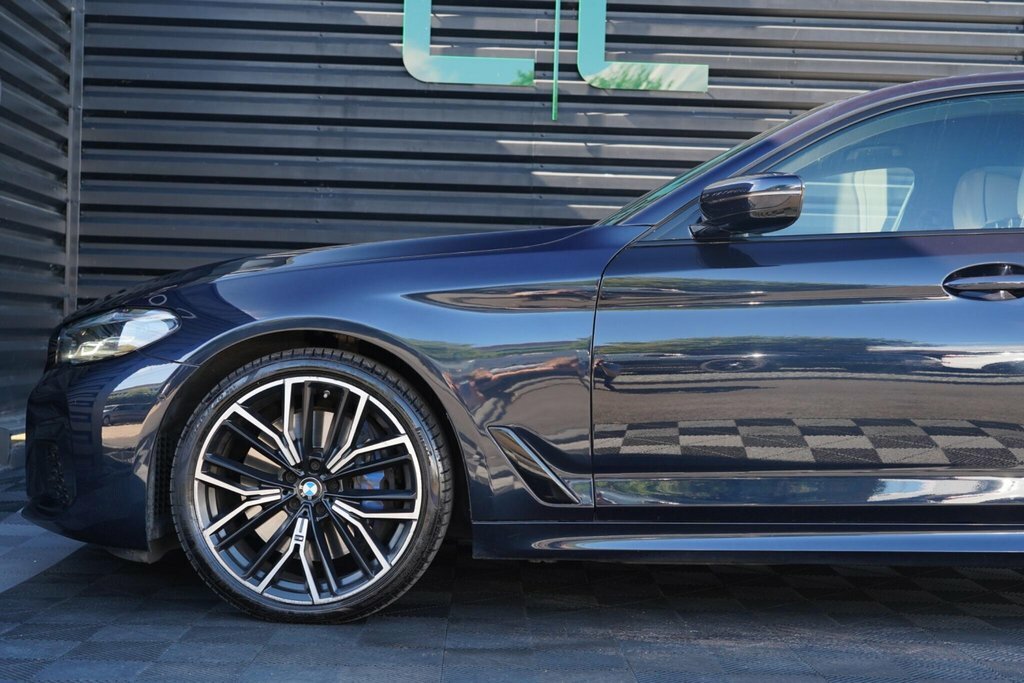 BMW 5 Series 520D M Sport Mhev White #27