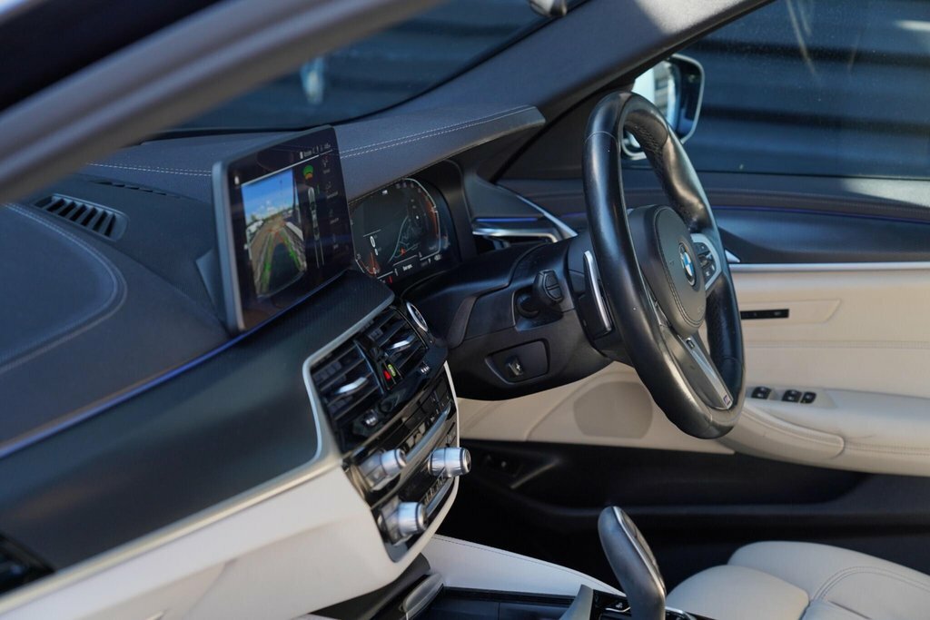 BMW 5 Series 520D M Sport Mhev White #36