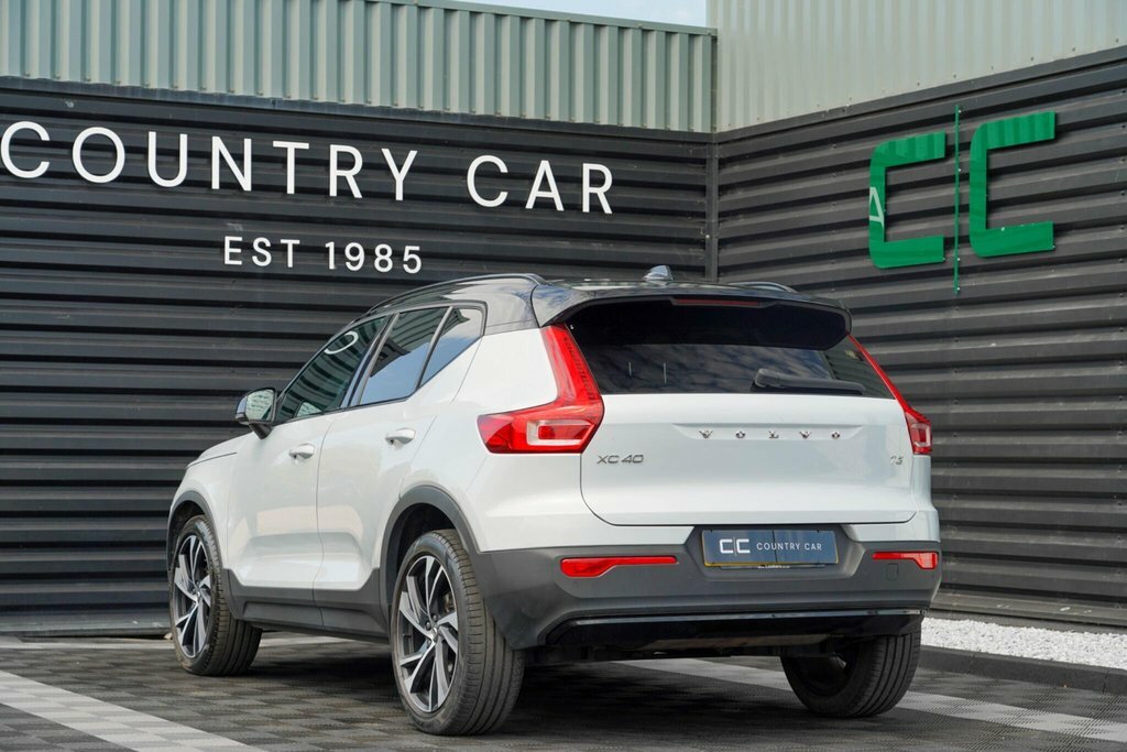Volvo XC40 1.5 T3 R-design Pro Euro 6 Ss Silver #2